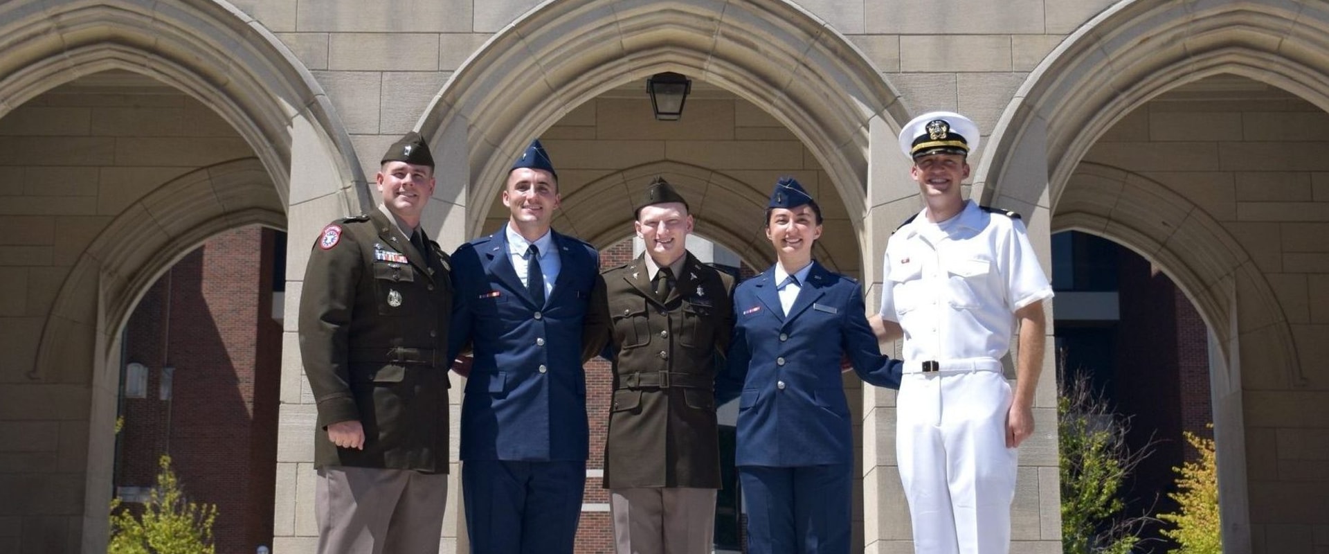 Scholarships and Programs for Military Families Applying to Medical School